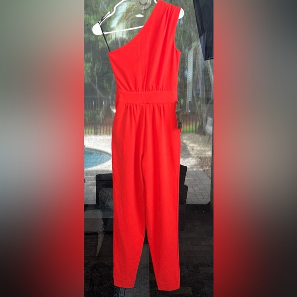 NWT Bebe Red One Shoulder Jumpsuit Asymmetrical Neckline Pocket XXS - Picture 4 of 14